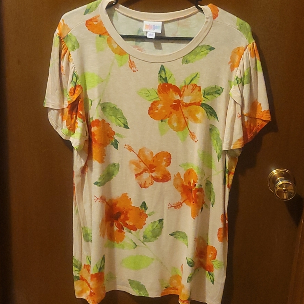 LulaRoe Tshirt with tulip sleeve detail
